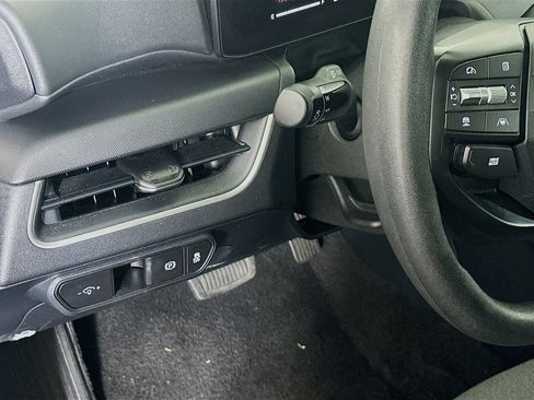 Used 2025 Kia K4 LXS FWD image 17