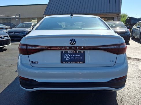 Used 2025 Volkswagen Jetta SE w/ Sunroof Package FWD image 5