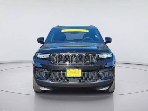 Used 2023 Jeep Grand Cherokee Altitude AWD/4WD image 2