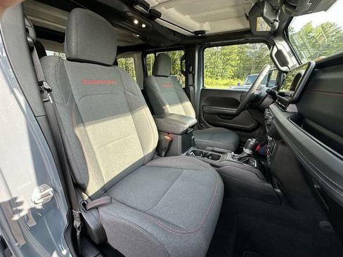 Used 2024 Jeep Wrangler Unlimited Rubicon AWD/4WD image 26