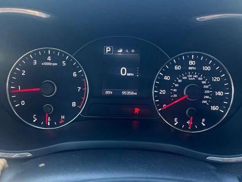 Used 2017 Kia Forte LX w/ LX Popular Package FWD image 3