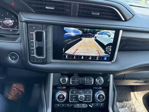 Used 2022 GMC Yukon XL Denali AWD/4WD image 11