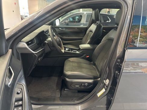 New 2025 Jeep Grand Cherokee L Altitude image 25