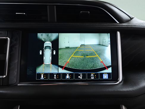 Used 2023 GMC Yukon XL Denali AWD/4WD image 17