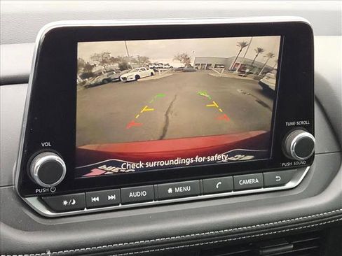 Used 2024 Nissan Rogue S image 12