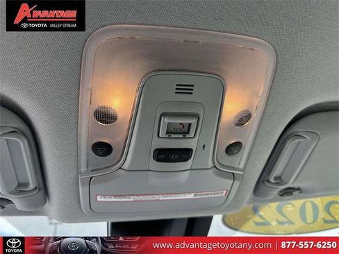Certified 2022 Toyota Prius XLE image 38