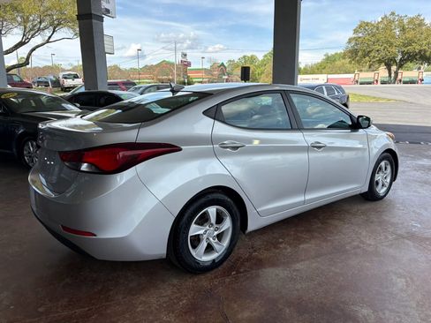 Used 2015 Hyundai Elantra SE FWD image 6