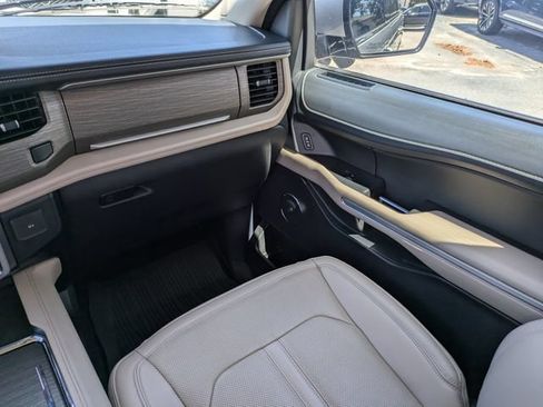 Used 2024 Ford Expedition Limited RWD image 23