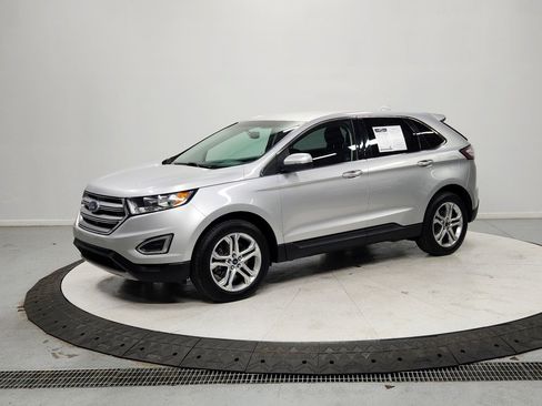 Used 2018 Ford Edge Titanium image 3