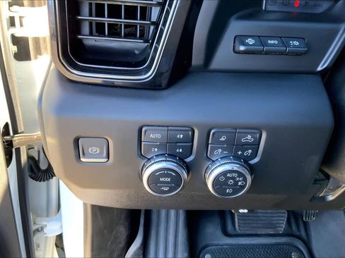 Used 2024 GMC Sierra 2500 AT4 w/ Technology Package image 30