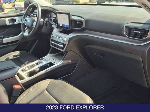 Used 2023 Ford Explorer XLT w/ Equipment Group 202A AWD/4WD image 29