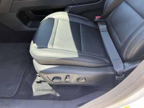 Used 2026 GMC Acadia Elevation w/ Elevation Premium Package FWD image 27