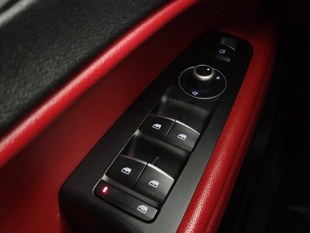 Used 2019 Alfa Romeo Stelvio AWD w/ Cold Weather Package image 15