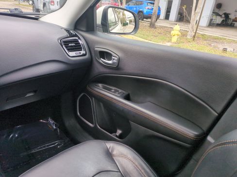 Certified 2018 Jeep Compass Limited w/ Navigation Group image 17