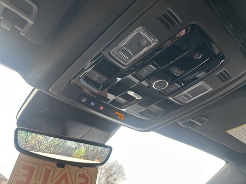 Used 2025 Cadillac Escalade ESV V w/ LPO, ONYX Package image 32