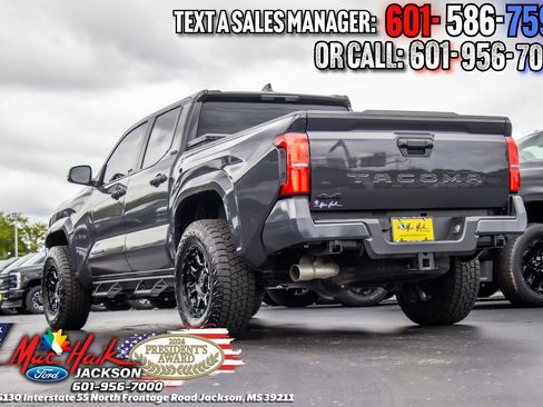 Used 2025 Toyota Tacoma SR5 AWD/4WD image 5