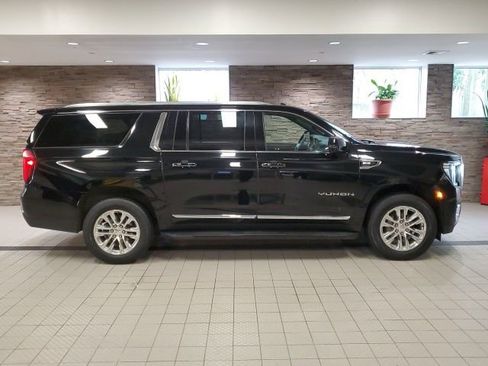 Used 2023 GMC Yukon XL SLT w/ SLT Premium Package AWD/4WD image 11