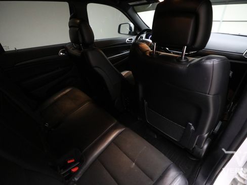 Used 2021 Jeep Grand Cherokee Laredo X AWD/4WD image 12