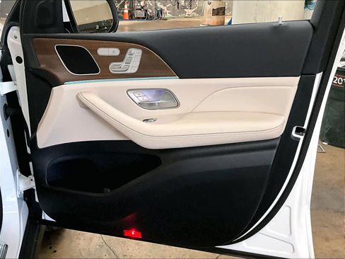 Used 2025 Mercedes-Benz GLE 350 4MATIC image 25