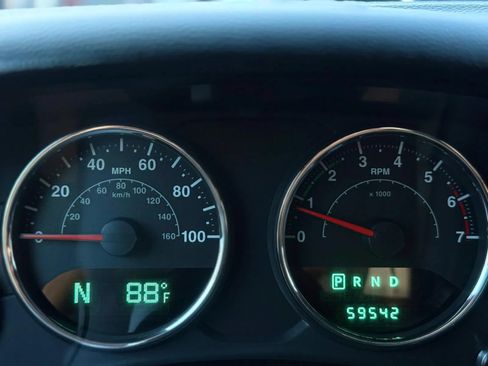 Used 2011 Jeep Wrangler Sahara w/ Connectivity Group AWD/4WD image 19