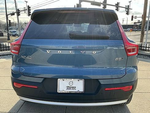 Certified 2025 Volvo XC40 B5 Plus image 9