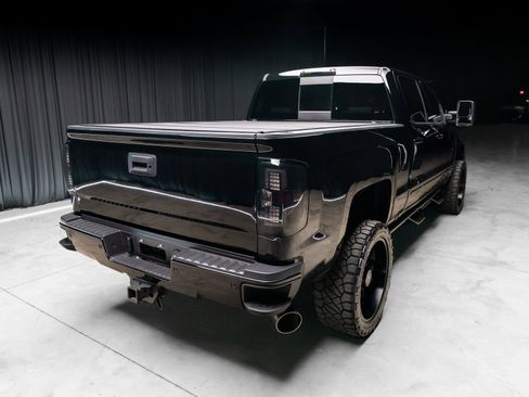 Used 2019 Chevrolet Silverado 2500 LTZ w/ Duramax Plus Package image 14