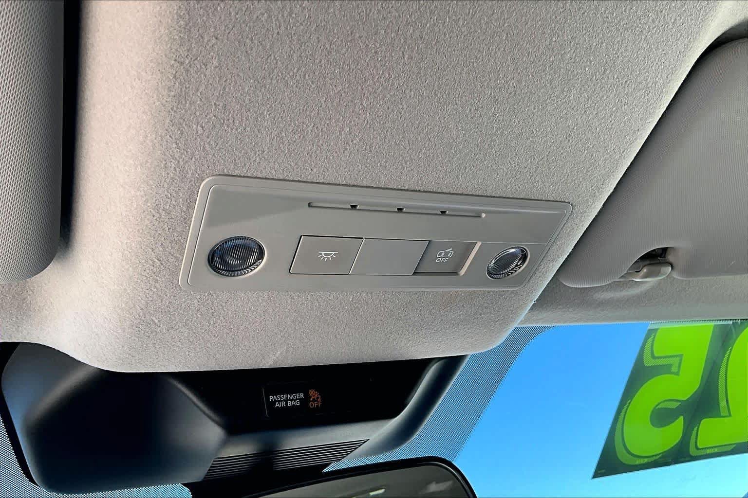Used 2025 Nissan Kicks SV FWD image 17