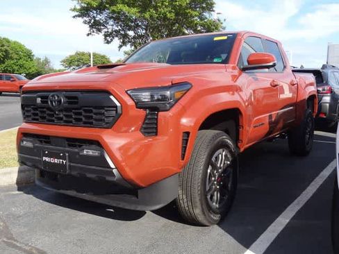 Used 2025 Toyota Tacoma TRD Sport w/ TRD Sport Premium Package AWD/4WD image 1