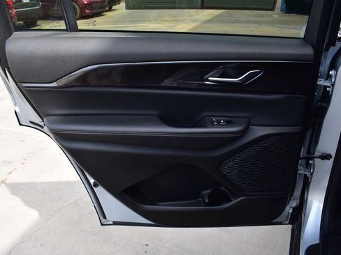 Used 2023 Jeep Grand Cherokee L Laredo AWD/4WD image 19