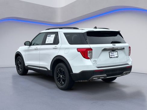 Used 2023 Ford Explorer XLT w/ Equipment Group 202A AWD/4WD image 3