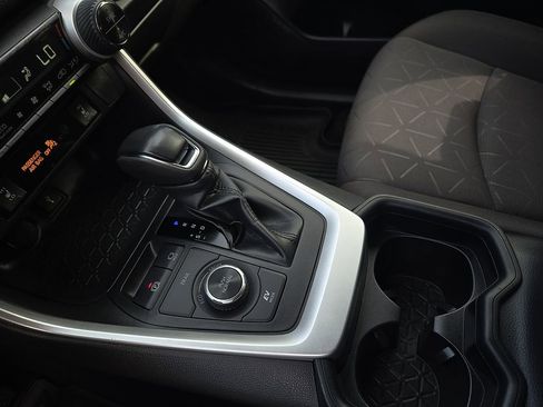 Used 2021 Toyota RAV4 XLE w/ Convenience Package image 21