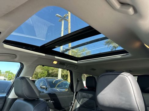 Used 2023 Nissan Pathfinder Platinum image 17