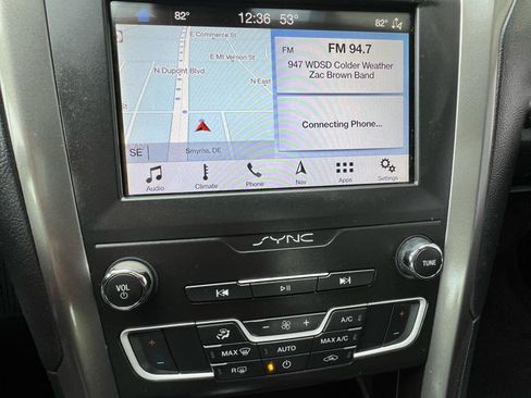 Used 2019 Ford Fusion SE image 18