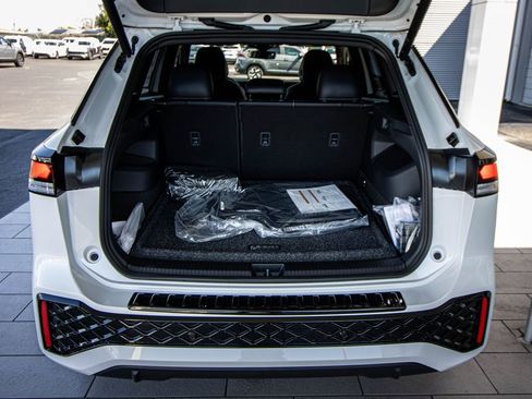 New 2026 Volkswagen Tiguan SE R-Line image 20