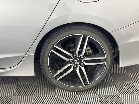 Used 2017 Honda Accord Sport image 10