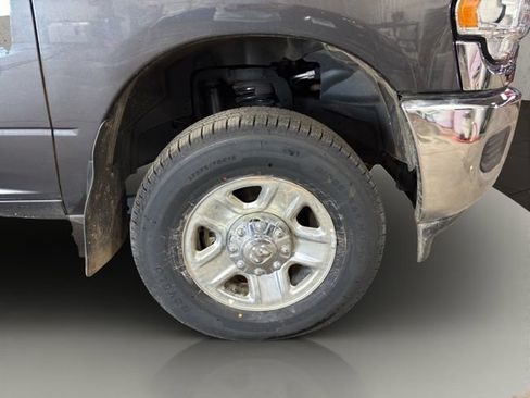 Used 2024 RAM 2500 Tradesman w/ Chrome Appearance Group AWD/4WD image 31