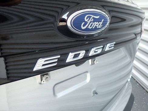 Used 2023 Ford Edge SEL w/ Convenience Package AWD/4WD image 5