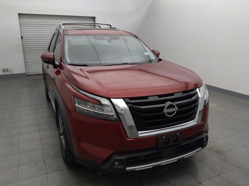 Used 2022 Nissan Pathfinder Platinum w/ Cargo Package FWD image 14