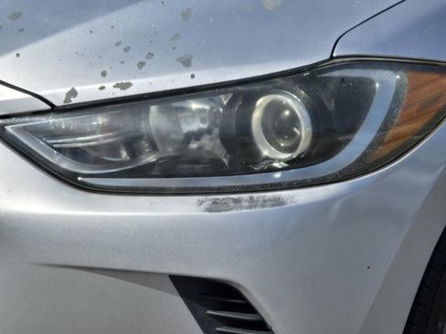 Used 2017 Hyundai Elantra SE FWD image 29