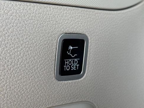 Used 2023 Jeep Wagoneer Series II w/ Convenience Group I image 6