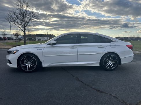 Used 2022 Honda Accord Touring image 6