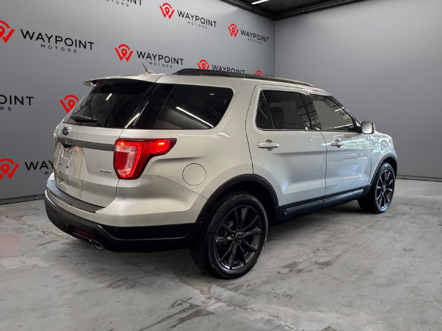 Used 2018 Ford Explorer XLT w/ Equipment Group 202A AWD/4WD image 17