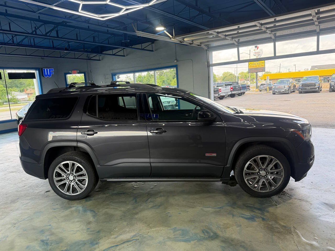 Used 2017 GMC Acadia SLT AWD/4WD image 6