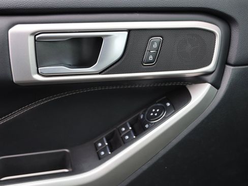 Certified 2023 Ford Explorer XLT image 38