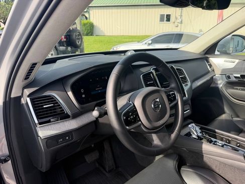 Used 2025 Volvo XC90 T8 Ultra AWD/4WD image 13