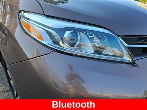 Used 2020 Toyota Sienna Limited AWD/4WD image 11