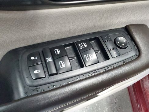 Used 2017 Chrysler Pacifica Touring image 8