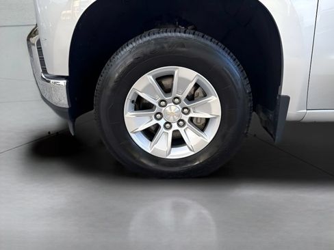 Used 2022 Chevrolet Silverado 1500 LT AWD/4WD image 4