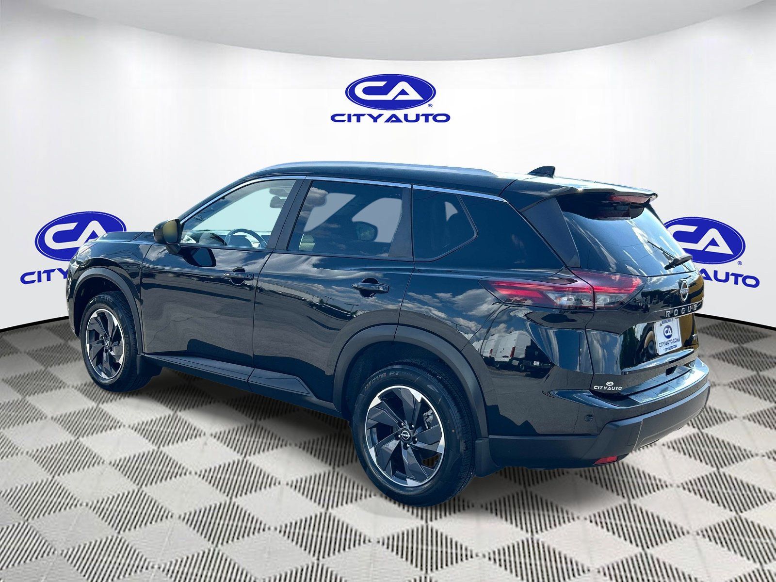 Used 2024 Nissan Rogue SV w/ SV Premium Package FWD image 5