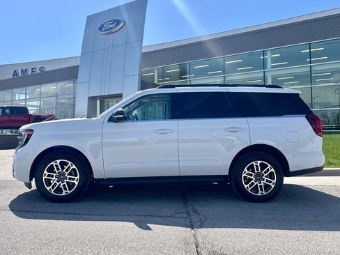 Certified 2025 Ford Expedition Active AWD/4WD image 3